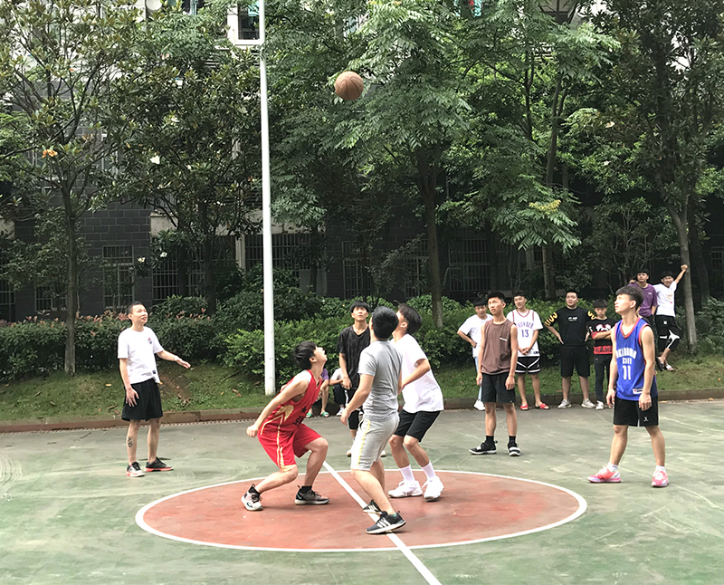校篮球比赛